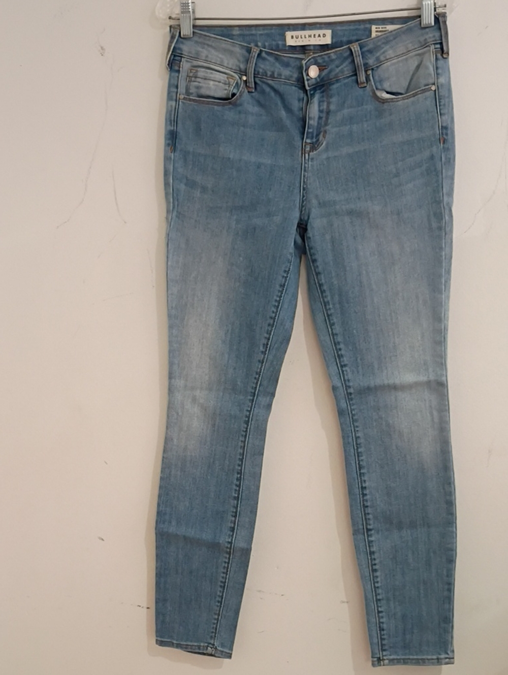 Bullhead Light Wash Skinny Jeans in Blue
